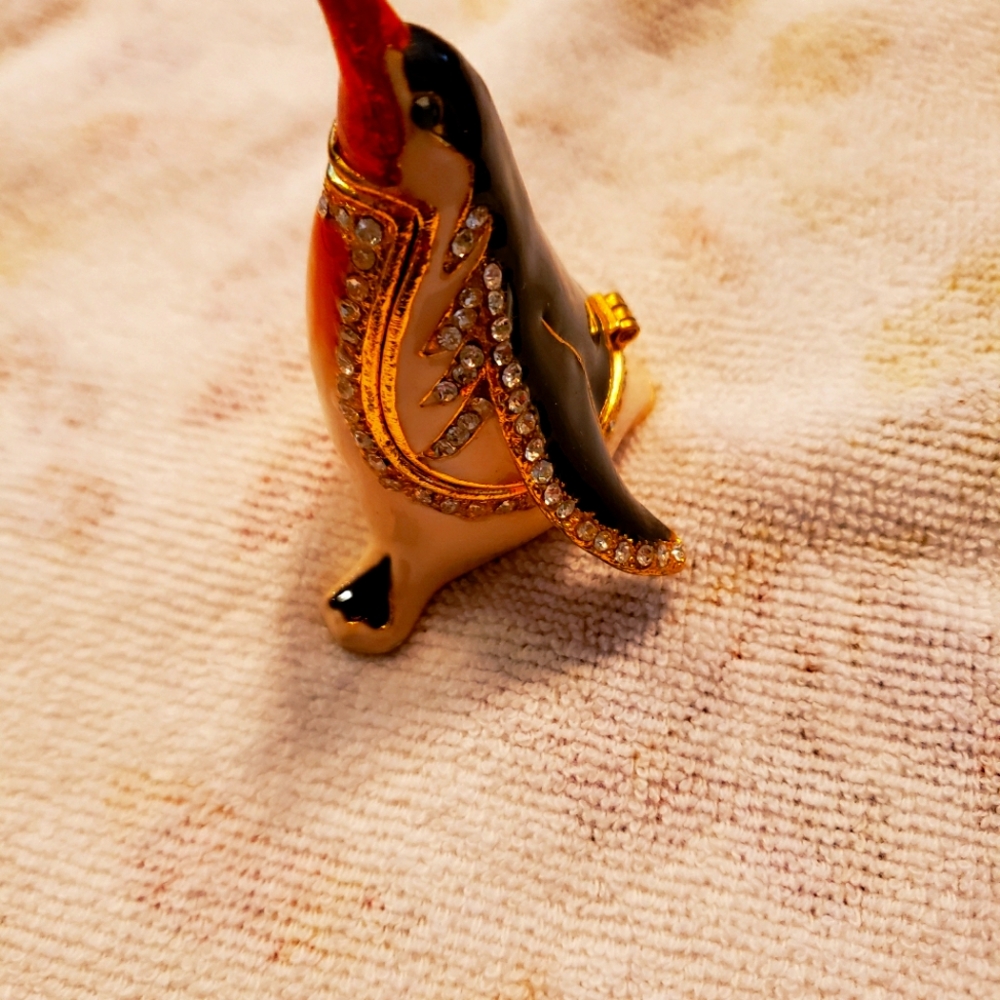 Ring holder penguin